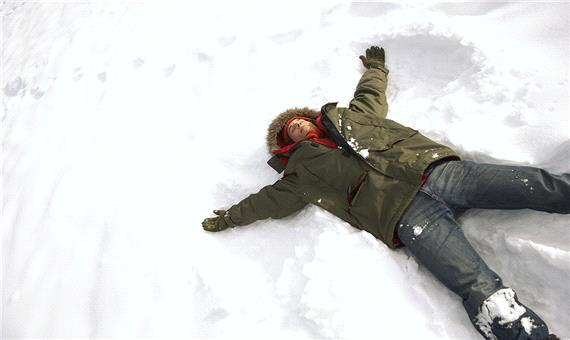 وقتی از برف به جای استخر استفاده میکنن!