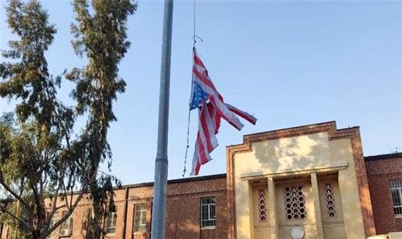 ماجرای برافراشته شدن پرچم آمریکا در سفارت سابق این کشور چه بود؟