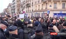 خیابان‌های پاریس مملو از جلیقه‌ زردهای معترض به قرنطینه