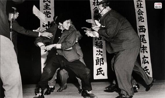 گوناگون/ عکسی تاریخی از لحظه ترور رهبر حزب سوسیالیست ژاپن