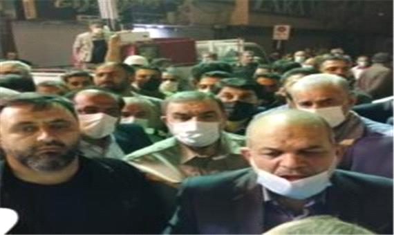 حضور وزیر کشور همراه با محسن رضایی در محل حادثه متروپل آبادان