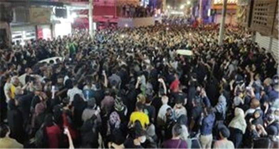 تجمع مردم آبادان در عزای جان‌باختگان حادثه متروپل +فیلم