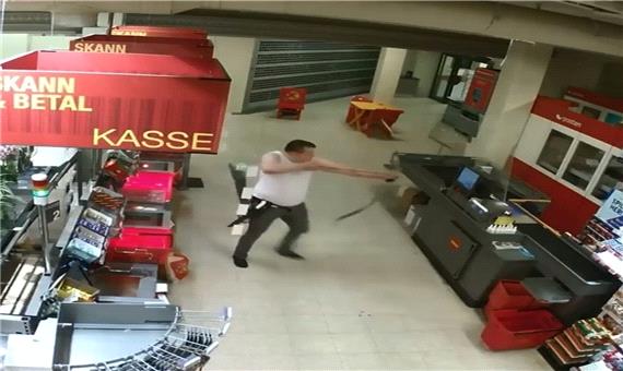 حمله مرگبار مرد نروژی با تیر و کمان به فروشگاه!