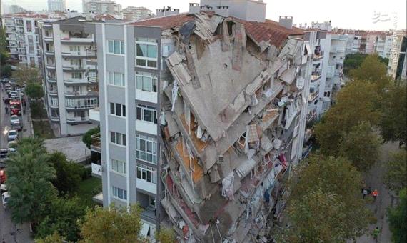 تصاویر خروج مردم از ساختمان‌ها درپی وقوع زلزله در استانبول