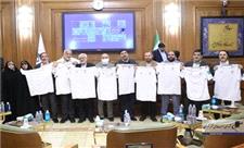 اهدای پیراهن تیم ملی ایران به اعضای شورای شهر