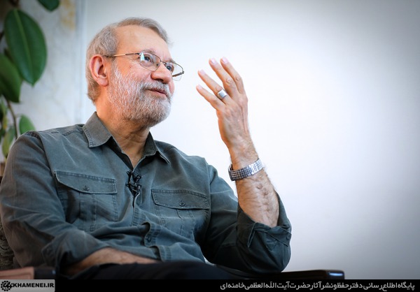 لاریجانی خطاب به آمریکا و اسرائیل: اگر «جبهه مقاومت» ضعیف شده است، چرا این همه برای آن طراحی می‌کنید؟