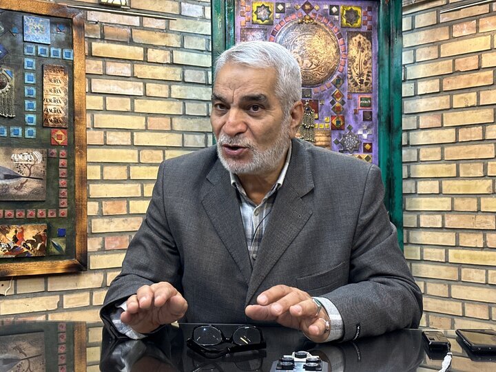 کوهکن: فرد نفوذی تظاهر به خودی بودن می‌کند و در لحظات حساس ضربه می‌زند