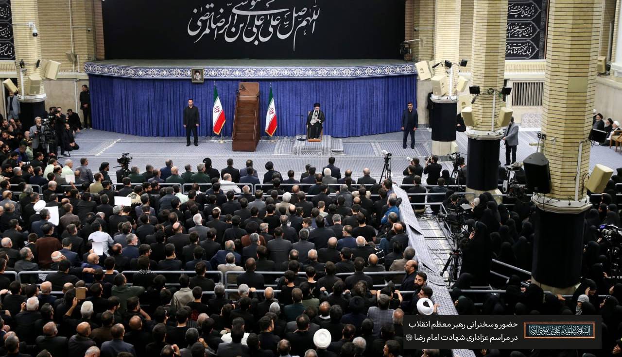رهبر انقلاب: ملت ایران در برابر خواسته اهانت‌آمیز آمریکا برای گوش به فرمانی، با  قدرت می‌ایستد