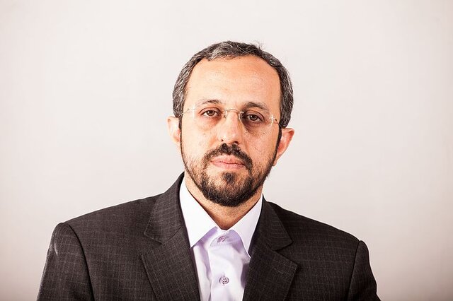 دستیار رئیس مجلس: هر کس بر مخالفت با وفاق اصرار کند راهش را از رهبری جدا کرده است