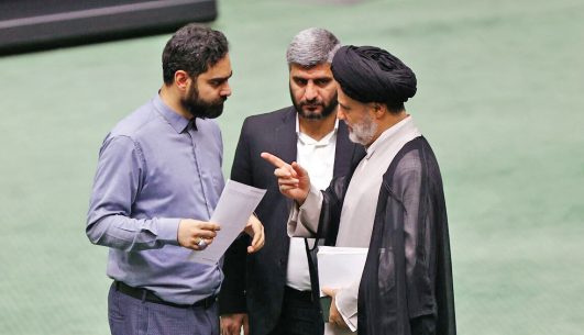 گروسی و دنیای موازی سوپرانقلابی‌ها