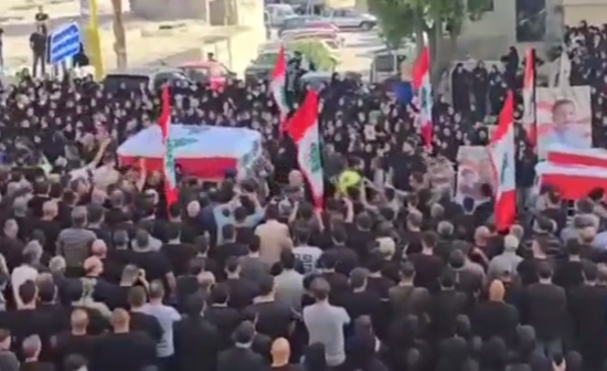 وداع باشکوه با شهدای حمله اسرائیل در بنت جبیل لبنان