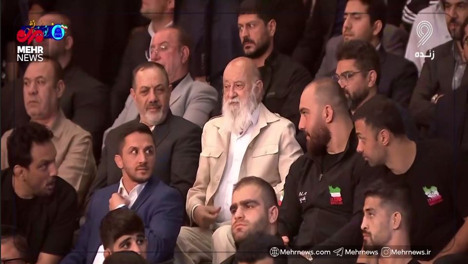 حضور رئیس شورای شهر و وزیر دفاع در کنار قهرمانان کشتی فرنگی ایران در ورزشگاه آزادی تهران
