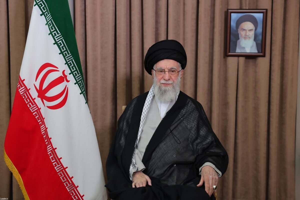 رهبر انقلاب: باید از لحاظ نظامی، علمی، دولتی، ساختاری و سازمانی قوی بشویم