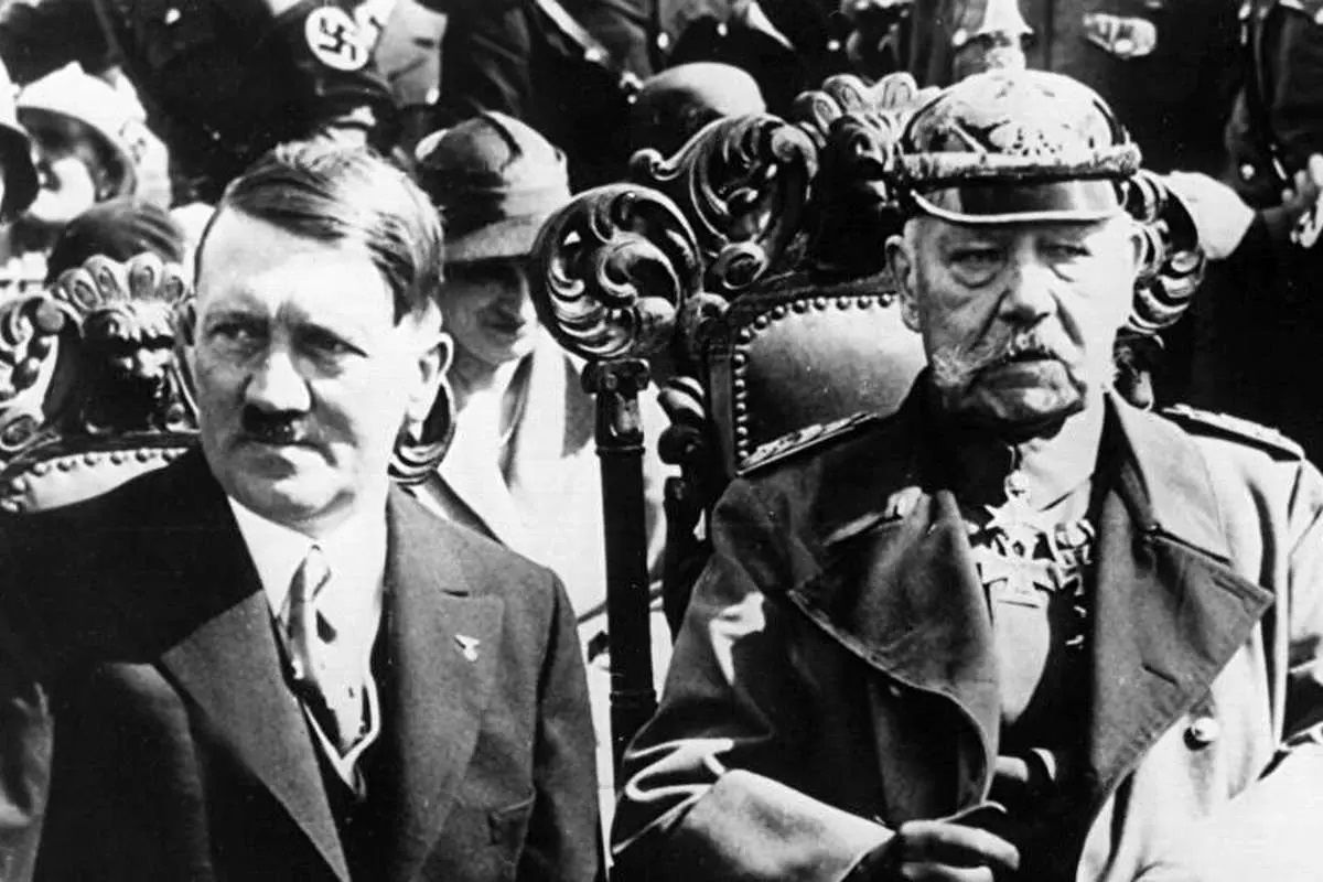 تعظیم هیتلر در برابر رئیس جمهور آلمان