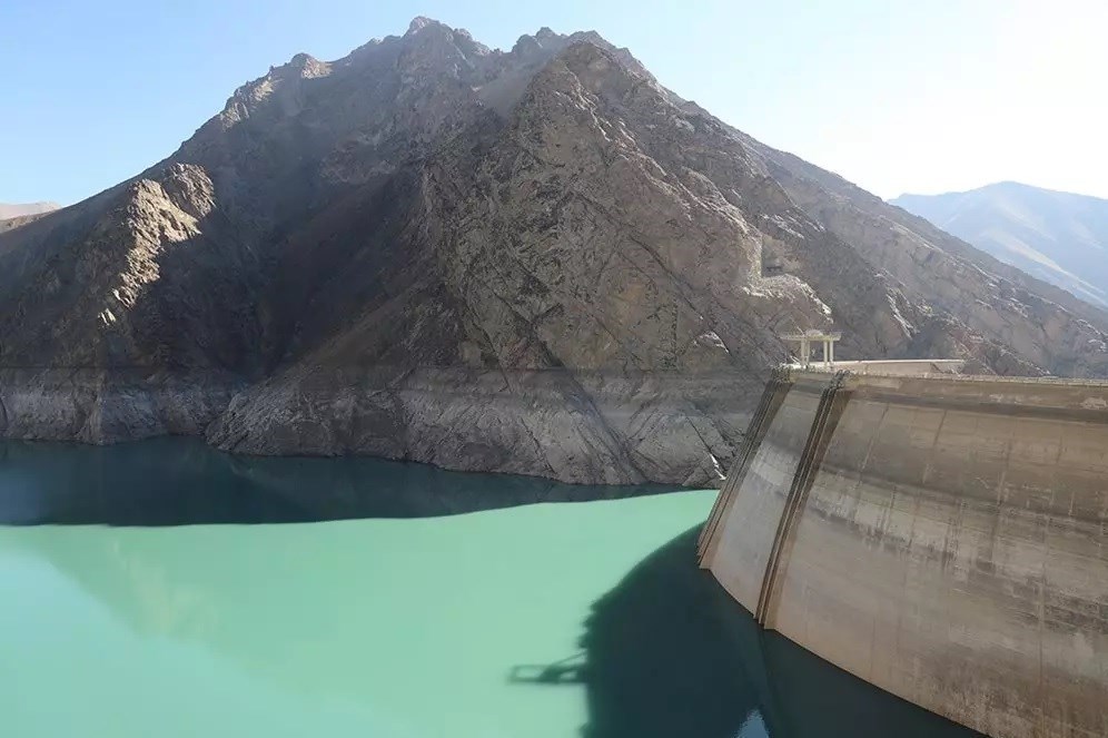 گزارش خبرنگار صداوسیما از وضعیت ذخیره آب سد امیرکبیر در جاده کرج - چالوس