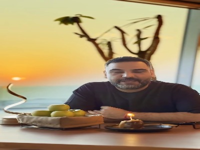 تصویری از جشن تولد و خودمانی ساده احسان علیخانی