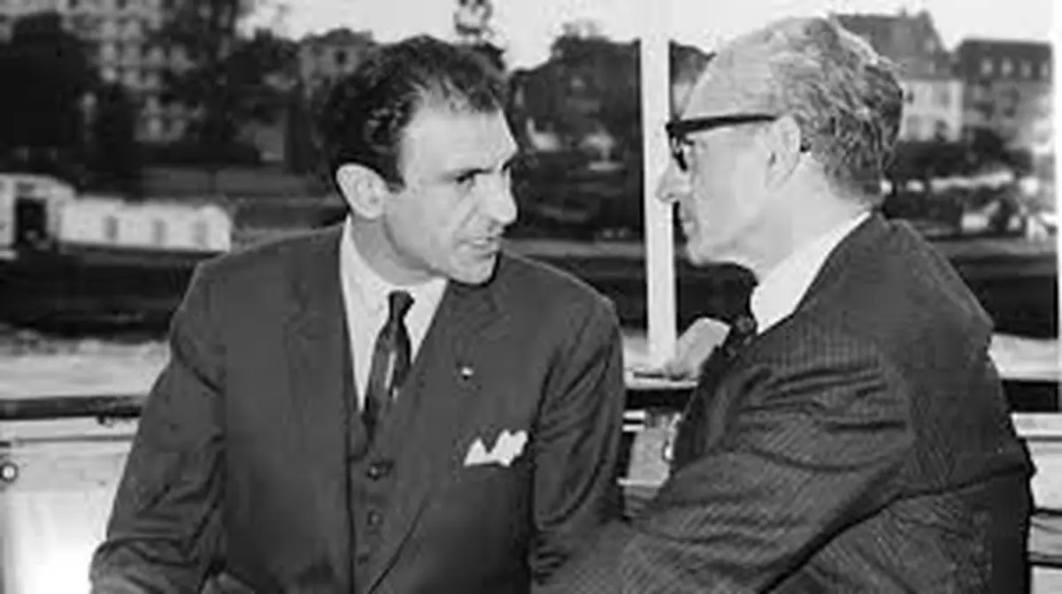 سفر در زمان؛ «اردشیر زاهدی و محمدرضا پهلوی» در کنار کعبه؛ دهه ۴۰