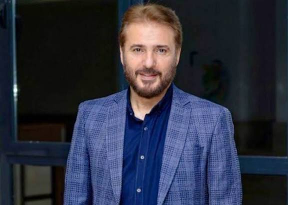 سیدجواد هاشمی: لخت شدم رفتم کنار استخر، باید با کت و شلوار میرفتم؟