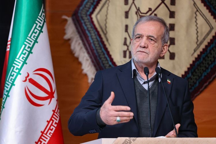 پزشکیان: کشور با کف زدن و شعار درست نمی‌شود