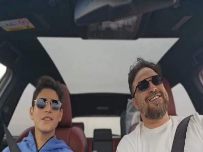 هم‌خوانی احساسیِ بابک جهانبخش با پسرش آرتا در جاده