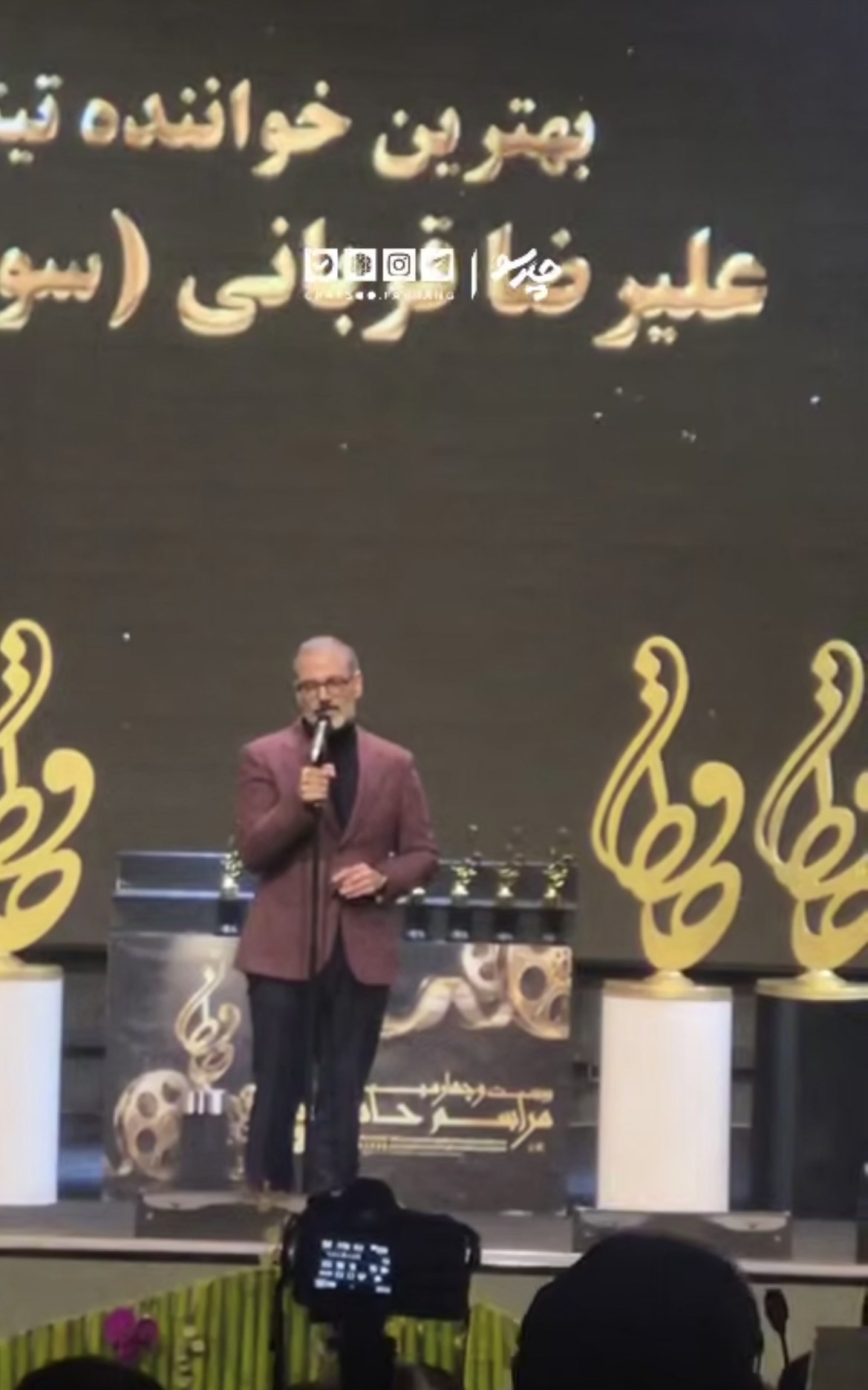 صحبت های علیرضا قربانی بعد از دریافت جایزه در جشن حافظ