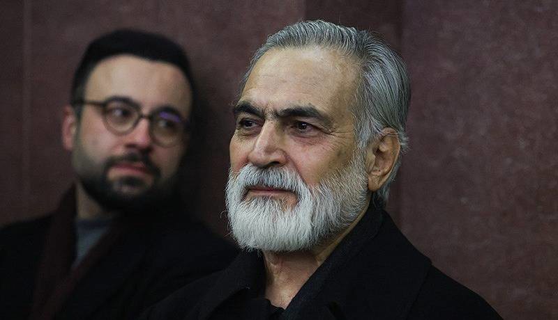 ظاهر جدید حسین فریدون در حاشیه یک مراسم ختم