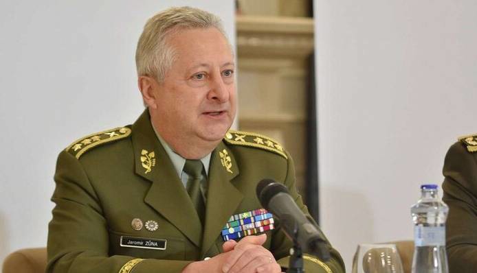 وزیر دفاع جمهوری چک از صحبت درباره اوکراین منع شد