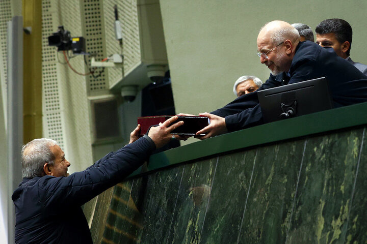 آلبوم تاریخیِ تقدیم لایحه بودجه به مجلس از ادوار گذشته تا به امروز