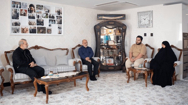 لاریجانی با خانواده‌ شهیدان حاجی‌زاده و باقری دیدار کرد