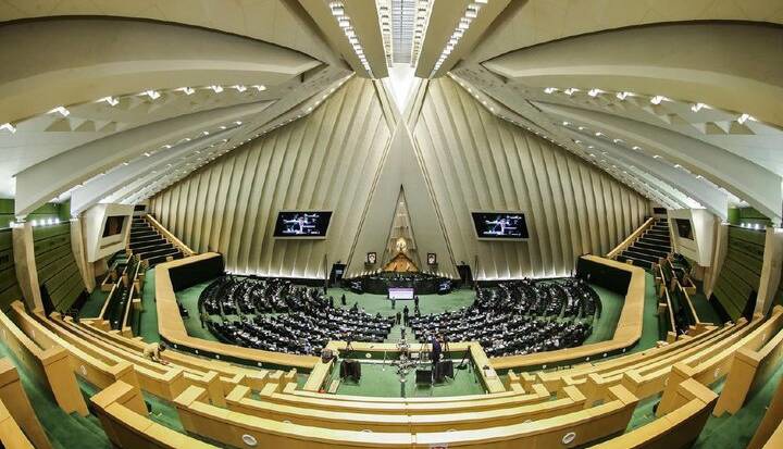 قالیباف: مجلس فردا برقرار است