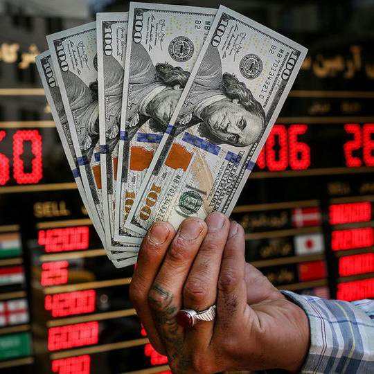 بازی در ساختمان شیشه‌ای