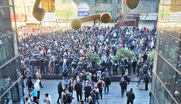 اعتماد: چرا بازار فریاد می‌زند؟