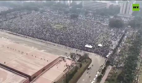 تشییع پیکر نخست وزیر پیشین بنگلادش با حضور ده‌ها هزار نفر