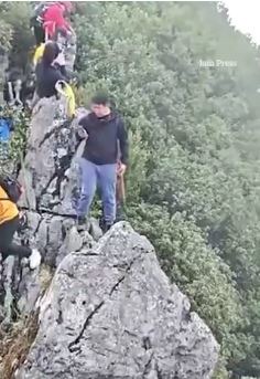 گردشگر چینی با سلفی تا آستانه مرگ رفت