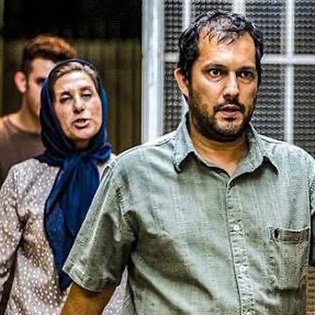 تو اگه عرضه داشتی زن خودتو نگه میداشتی!