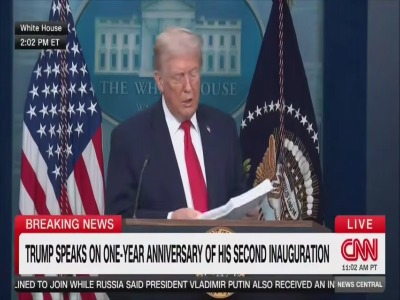 ترامپ دفترچه گزارش عملکرد یکساله خود را پرتاب کرد!