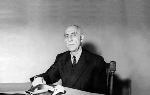 سفر در زمان؛ «محمد مصدق» در حال سخنرانی در دادگاه لاهه؛ سال ۱۳۳۱