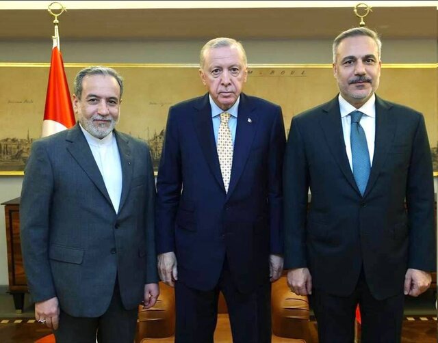 عراقچی: ایران آمادگی دارد وارد توافقی شود که دربرگیرنده تضمین «عدم دستیابی به سلاح هسته‌ای» و رفع مؤثر تحریم‌ها باشد