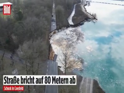 ریزش ۸۰ متری یک جاده؛ برق قطع شد!