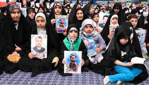 نامه خانواده‌های شهدا و تشکل‌های ایثارگری به رهبر انقلاب