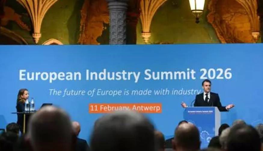 مکرون: اروپا به شدت در معرض خطر است