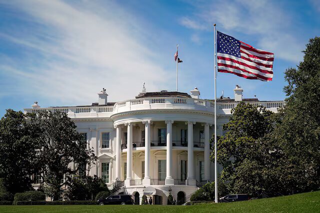 ای‌بی‌سی‌نیوز: آمریکا در حال بررسی لغو تحریم‌های ایران است