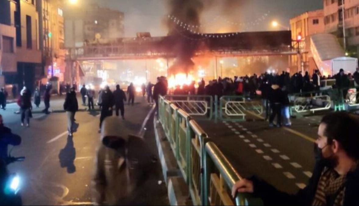 سرمقاله وطن امروز/ ریشه‌های کودتای تروریستی ۱۸ دی