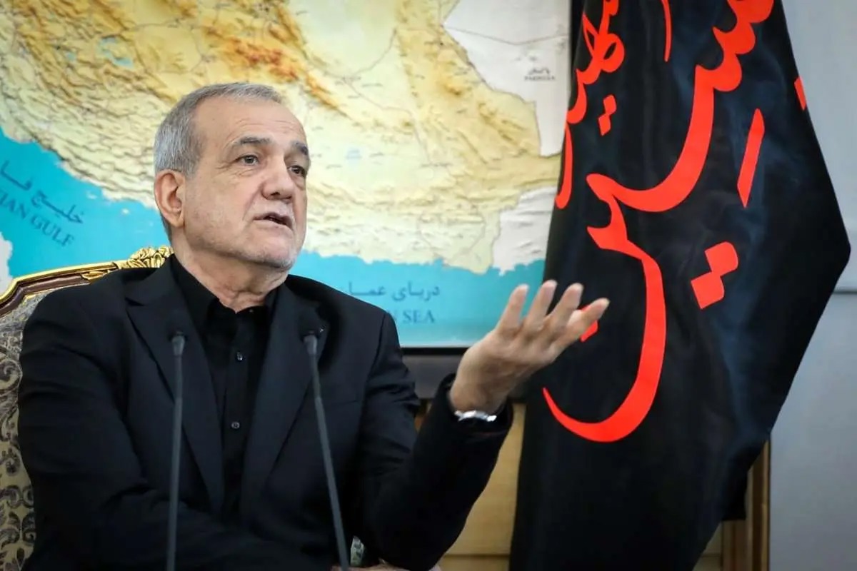 تصاویر حضور رئیس‌جمهور در مراسم عاشورای حسینی