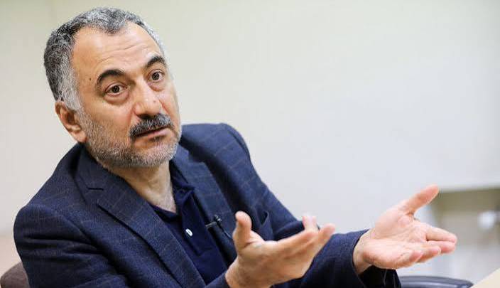 لیلاز: باید به احترام آقای خامنه‌ای کلاه از سر برداریم
