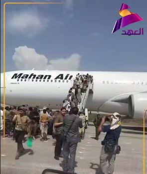 استقبال گسترده مردمی از هواپیمای ایرانی در فرودگاه الحدیده یمن