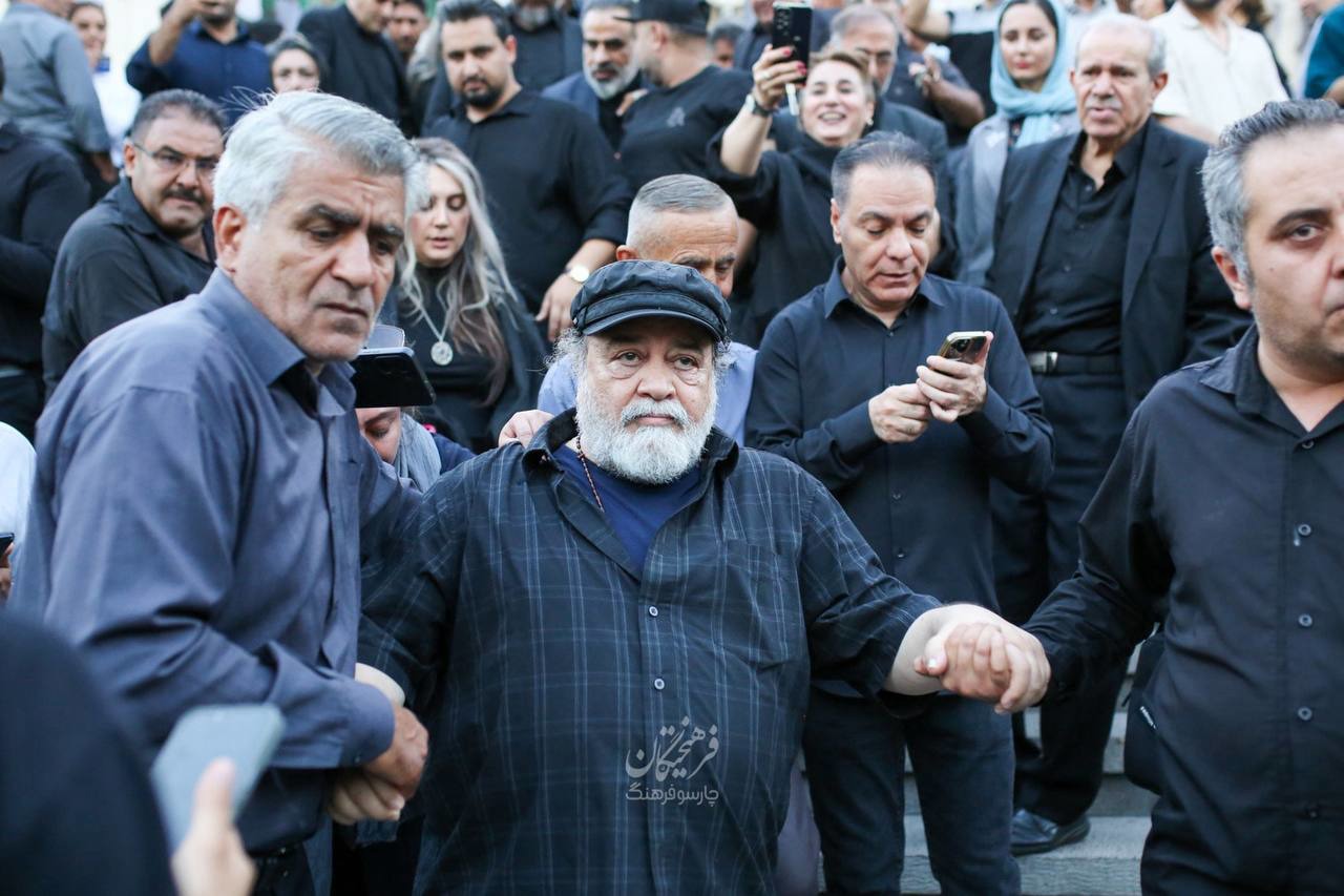 حضور هنرمندان در مراسم ختم زنده‌یاد «اکبر عبدی»