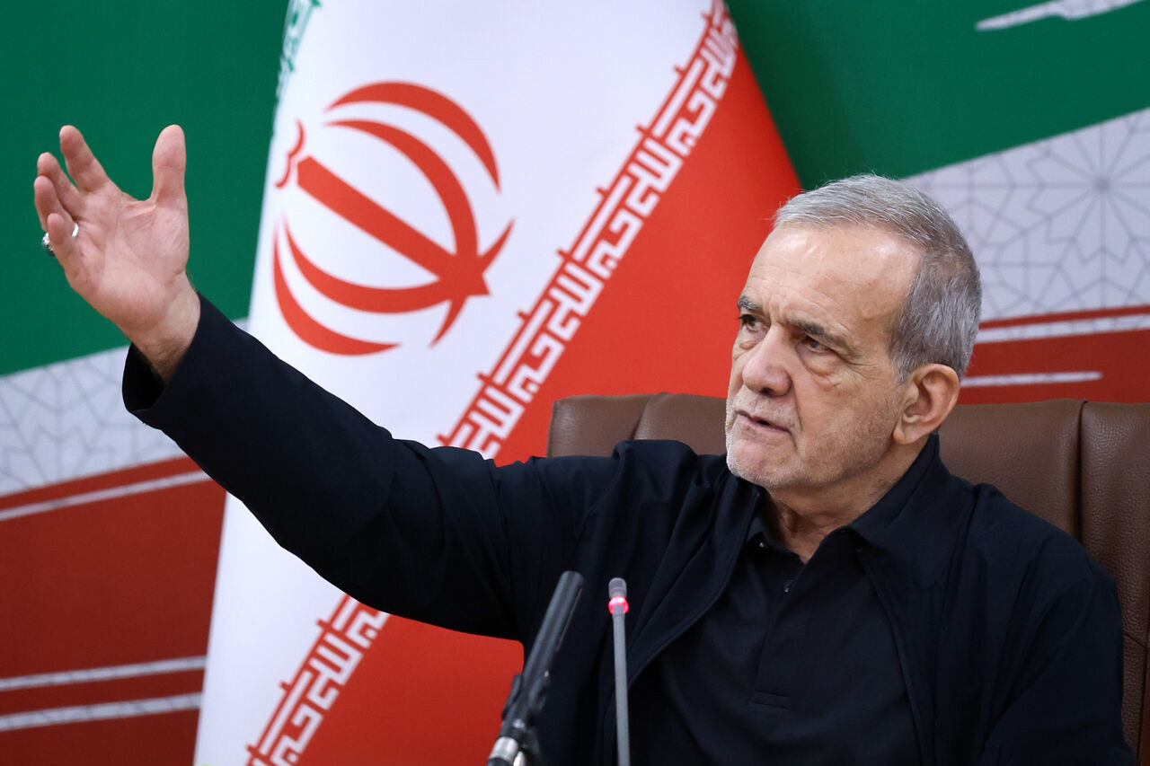 پزشکیان: دشمن آدم‌هایی را ترور می‌کند که گره‌گشا هستند