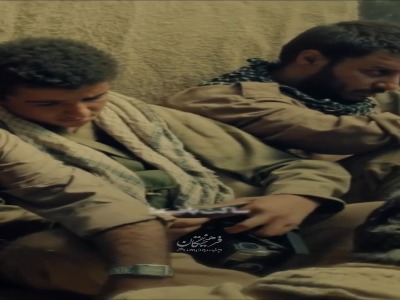 سکانسی از فیلم «تنگه ابوقریب» که زنده‌یاد علی سلیمانی برای حضرت ابوالفضل(ع) می‌خواند