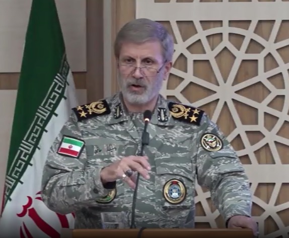 فرمانده کل ارتش خطاب به ترامپ: غلط میکنی می‌گویی تنگه هرمز برای آمریکاست
